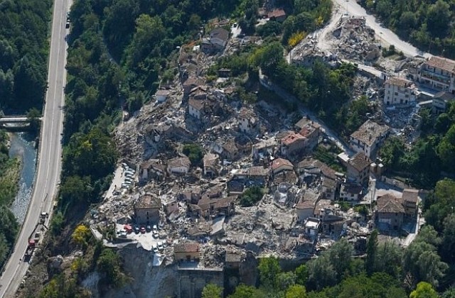 Италианският град Аматриче съди Шарли ебдо заради карикатурата на земетресението в Италия