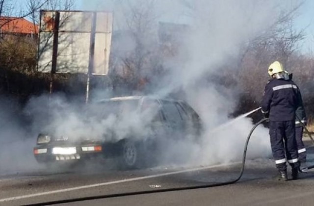 Три автомобила горяха във Варна за ден