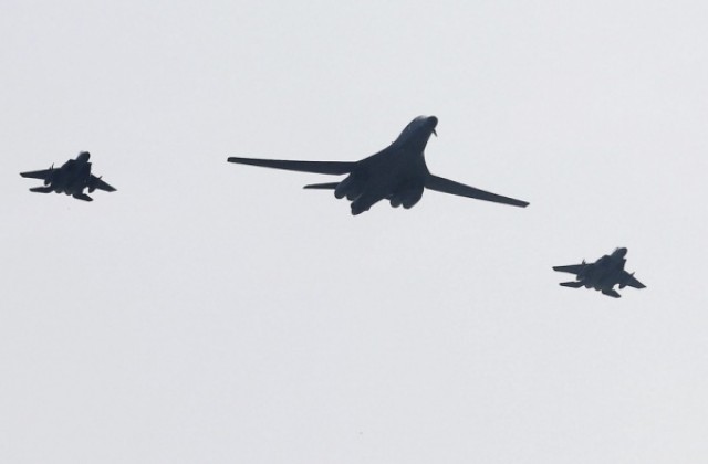 US бомбардировачи прелетяха над Южна Корея в демонстрация на сила и солидарност