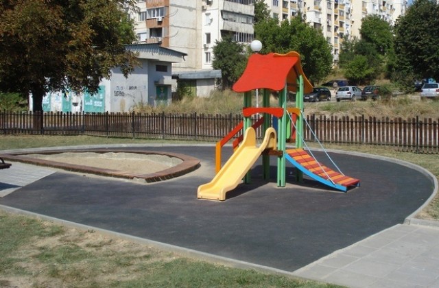 Ремонтират детските площадки в Плевен, изградени по европроекти