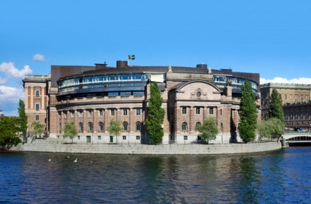 Шведска депутатка скандализира хората, лови покемони в парламента