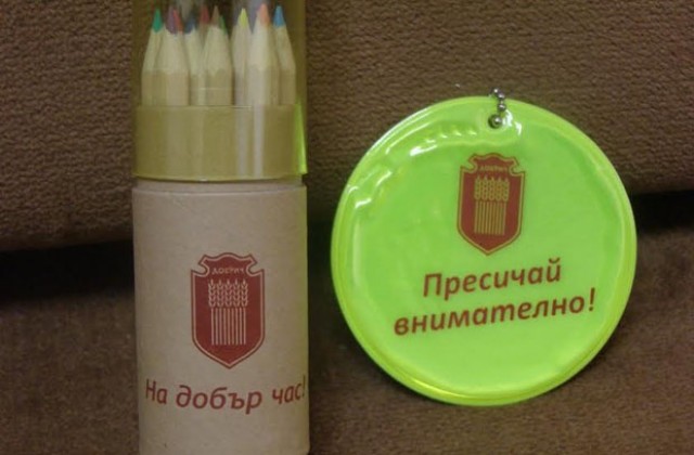 Кметът Йордан Йорданов с подаръци за всеки първокласник