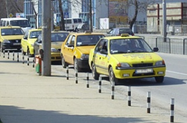 Разглеждат данъка и цените за таксиметров превоз