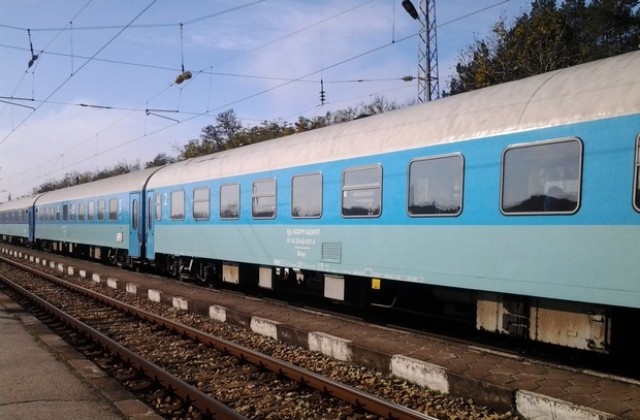 БДЖ осигурява близо 10 000 допълнителни места във влаковете за почивните дни по повод 22-и септември