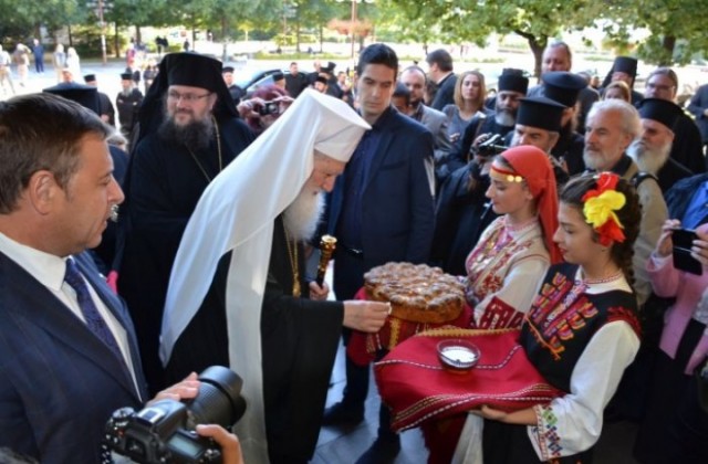 Българският патриарх Неофит бе посрещнат за първи път в Благоевград
