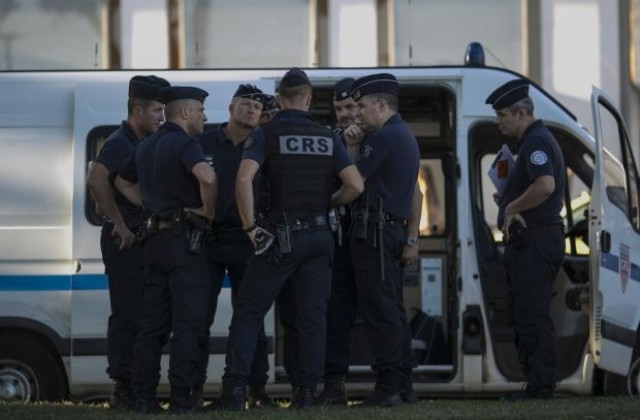 Двама бивши шефове на френската полиция и разузнаване са в ареста във Франция