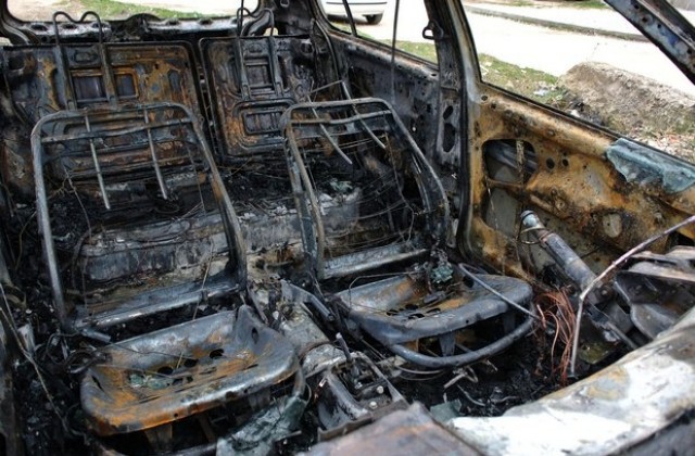 Кола изгоря в Ябълково. Подозират палеж