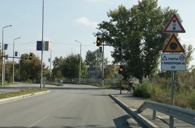 Общината монтира светофарна уредба на надлеза на бул. „Панония