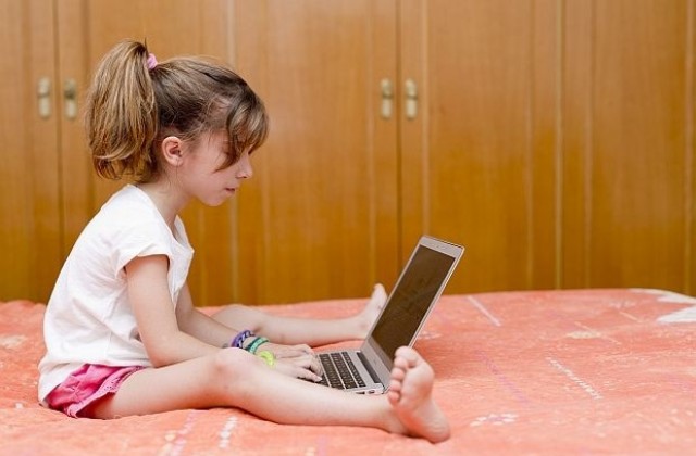 Пристрастяването на децата към устройства е признак на липси или недооценяване