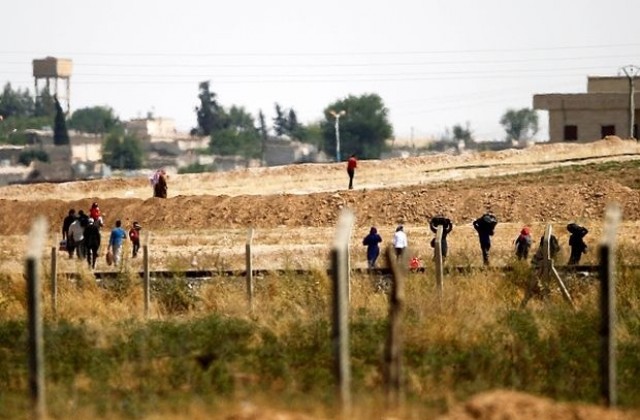 Турция издига стена по границата със Сирия