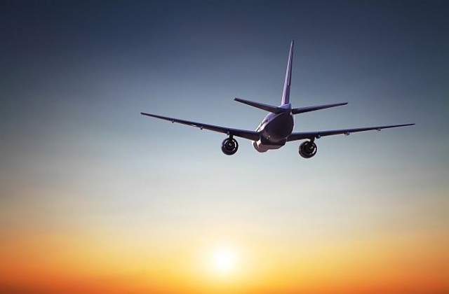 Самолет се върна на летището във Варна заради технически проблем