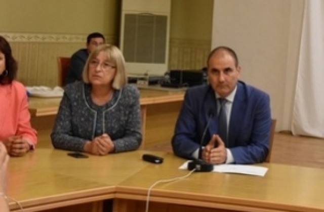 Цецка Цачева е сред възможните кандидати на ГЕРБ за президент на България