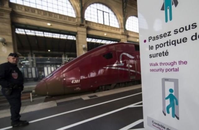 Въоръжена охрана вече ще патрулира във френските влакове