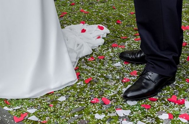 Млада жена се омъжи за 68-годишен милионер, който се оказа дядо й