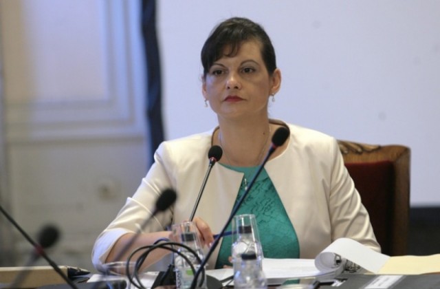 Дариткова: Необходими са прозрачност и диалог в работата на фонда за лечение на деца