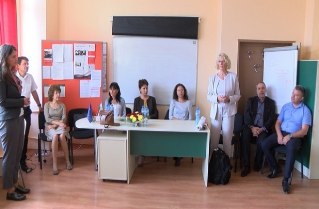 Немски доцент учи ученици на Езиковата в Хасково