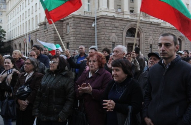 Протест пред Министерски съвет заради Георгиева (СНИМКИ)