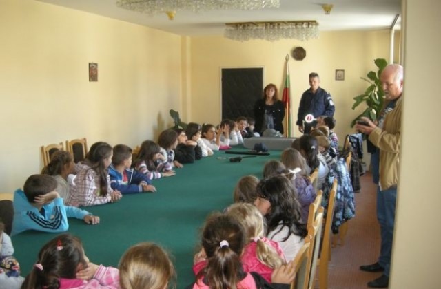 111 деца започват обучение като доброволци в четирите детски полицейски управления в Габровска област