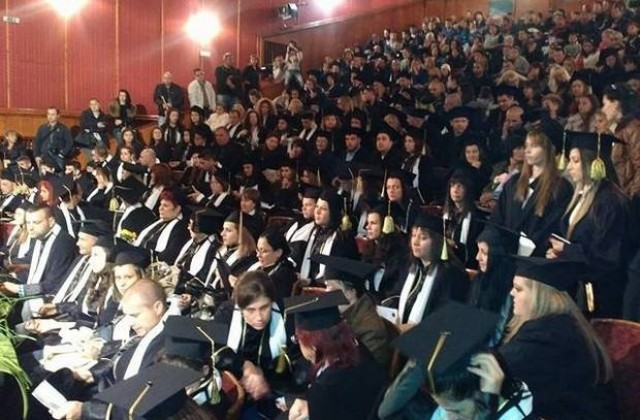 206 абсолвенти получиха дипломите си в Сливен