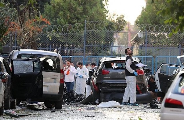 Кола бомба се взриви в Турция, 18 души са убити