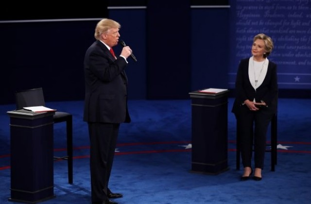 Вторият дебат между Тръмп и Клинтън: Удари под кръста и злобни обиди