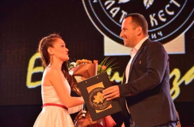 Фестивалът Златен кестен в Петрич излъчи най-добрите нови популярни песни