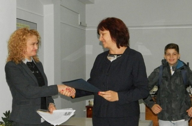 Ралица Добрева поздрави за празника служителите на Държавния архив в Плевен