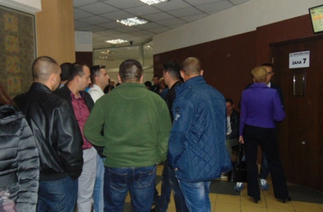 Митничари окупираха съда в Пловдив в подкрепа на арестувани колеги