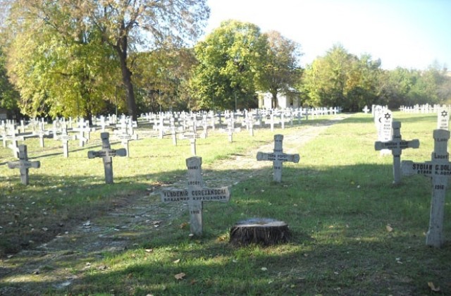 Ще бъдат възстановени част от кръстовете във Военното гробище