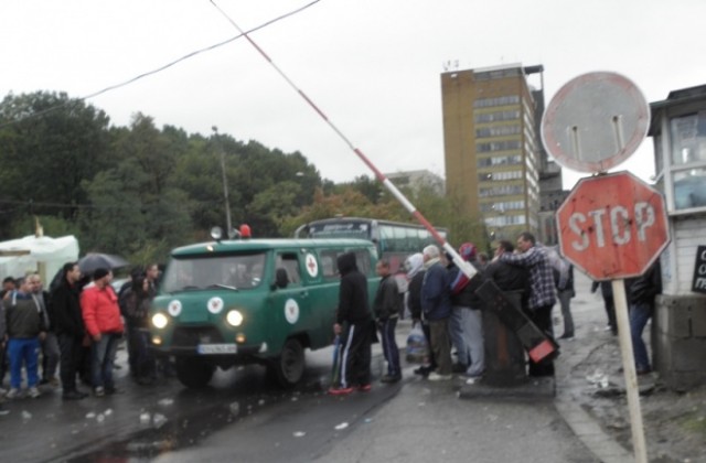 Втори ден продължават протестите на миньорите от рудник Бабино