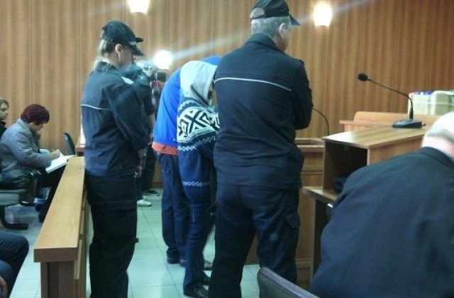 Съдът решава за мярката на измамниците от Дупнишка популярна каса
