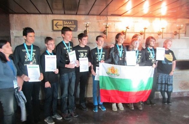 Седем медала за българските ученици на Международната олимпиада по астрономия