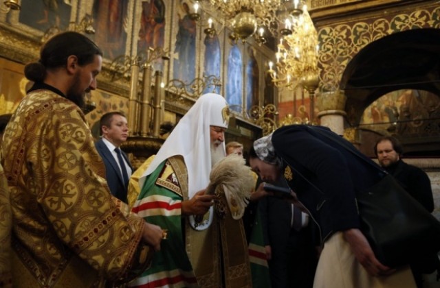 Руският патриарх Кирил пристигна на историческо посещение във Великобритания