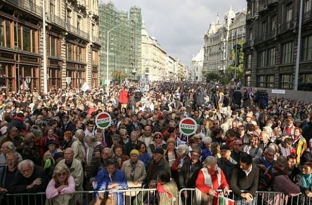 Хиляди на протест в Унгария