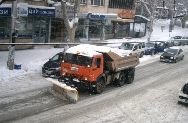 Кметът на Плевен проверява готовността на снегопочистващите фирми