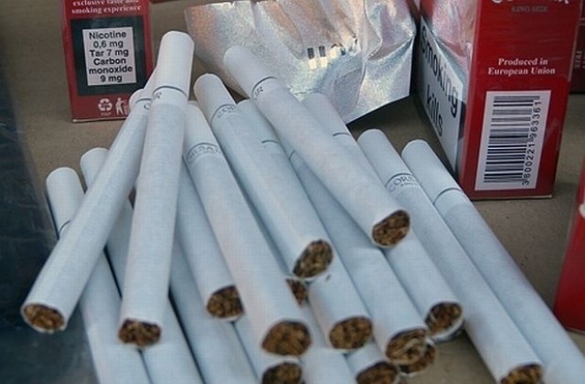 Откриха 2600 цигари без бандерол и тютюн от къща в Донино