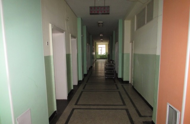 Сливат болниците в Петрич и Сандански