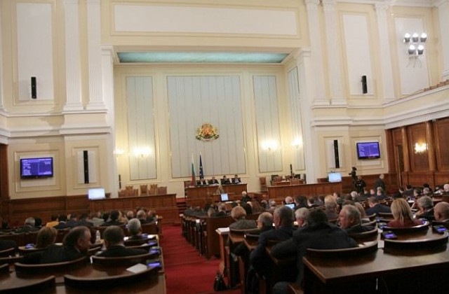 Парламентът прие на първо четене промени в данъчни закони