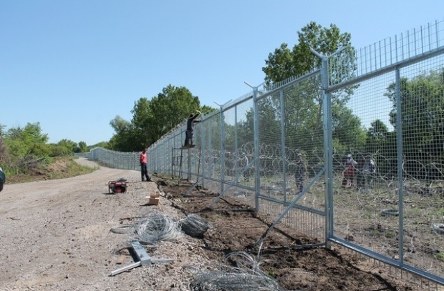 Още 20 000 000 лева за оградата на границата