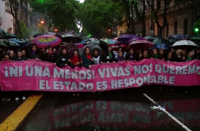 Черната сряда в Аржентина: Хиляди на протести срещу насилието към жени