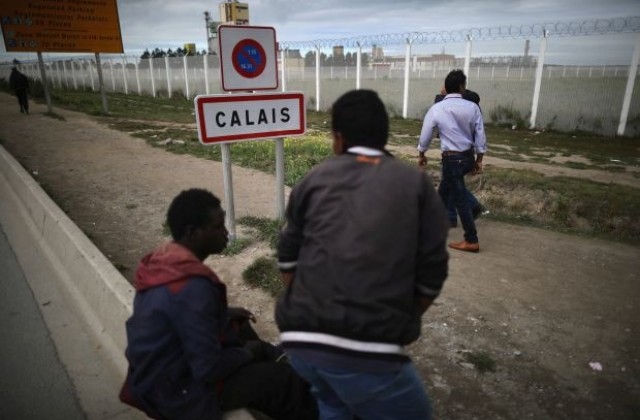 Евакуацията на мигрантския лагер край Кале започва в понеделник (СНИМКИ)