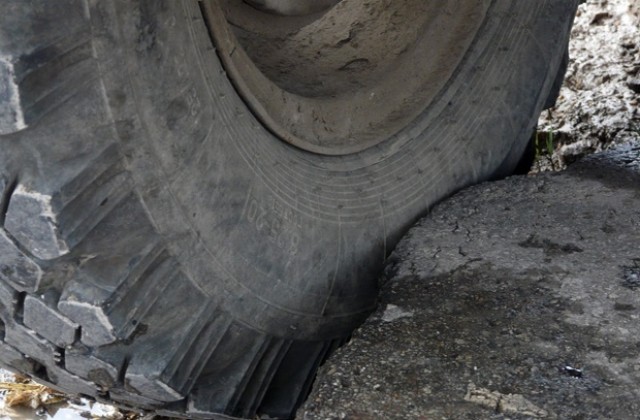 Осем фирми искат надзора на ремонта на пътя до пещерата Леденика