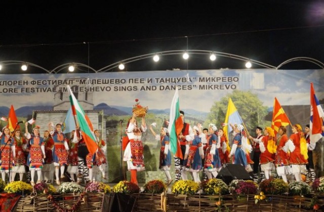 3500 самодейци от 7 държави разкриха багри и талант на сцената на Малешево пее и танцува