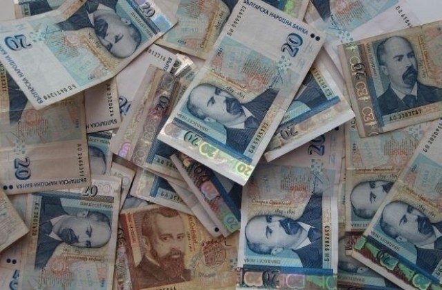 Колко българи работят на минимална заплата?