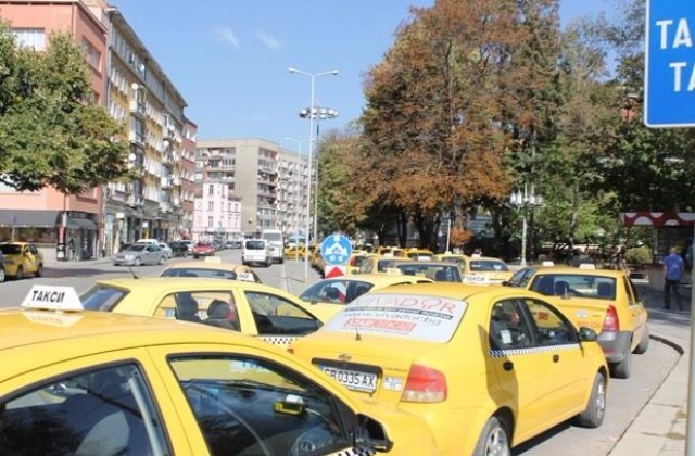 Цената на таксиметровите услуги в Габрово се повишава от днес
