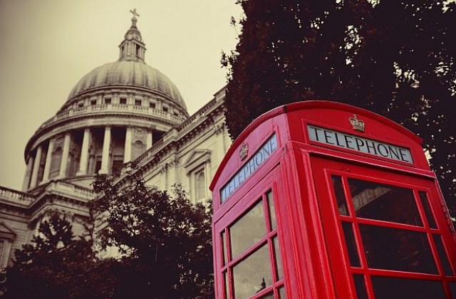 Лондон „пенсионира червените телефонни кабинки