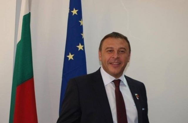 Камбитов и Посланикът на Италия Н.Пр. Стефано Балди връчват наградите „Джовани Фалконе“