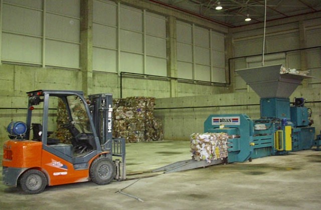 4000 тона отпадъци събира депото в Стожер месечно