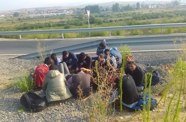 Повдигат обвинения срещу 8 иракчани, преминали незаконно границата с Румъния