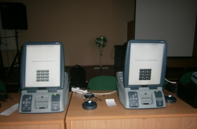 UPS и генератори подсигуряват машинното гласуване в Пазарджик